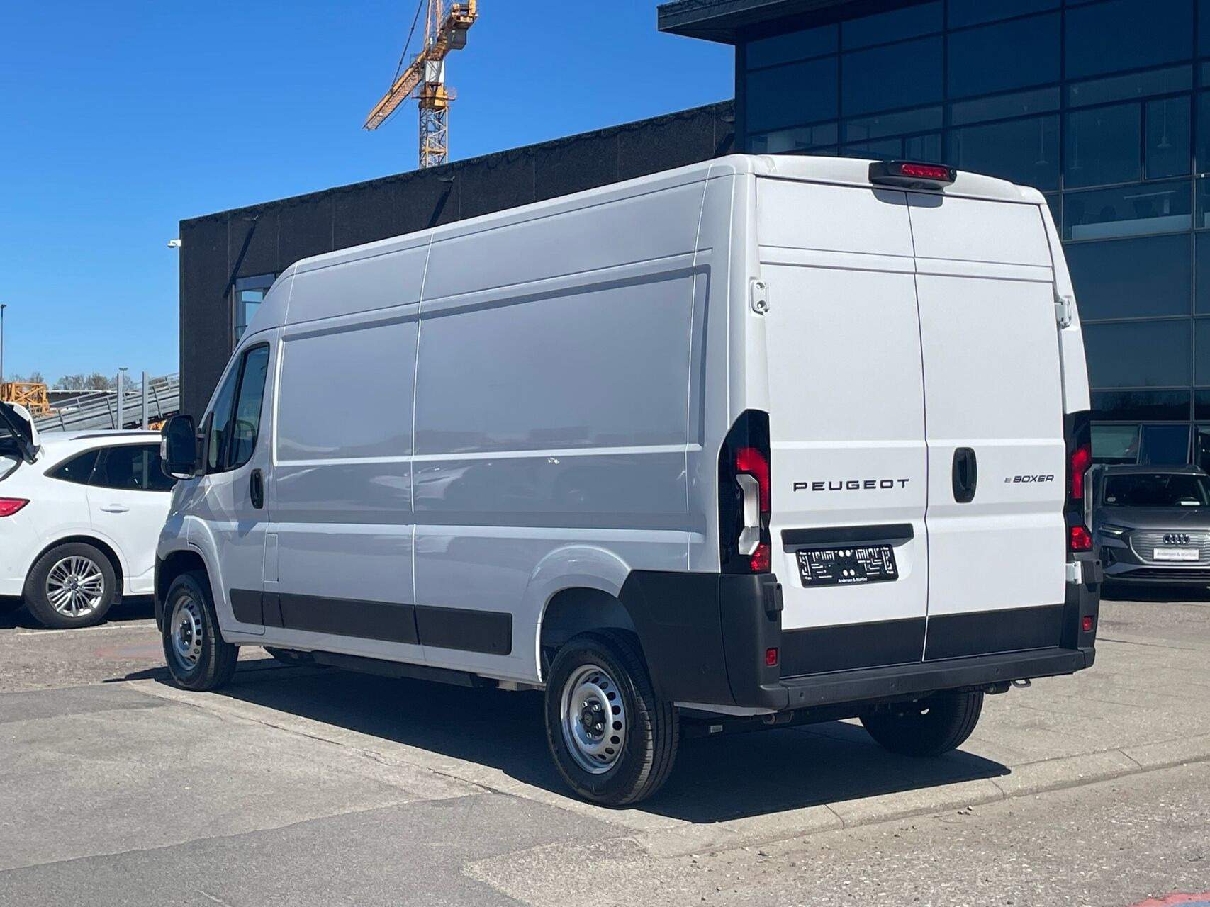 Hvid Peugeot e-Boxer fra 2024