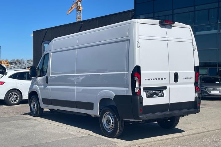 Hvid Peugeot e-Boxer fra 2024