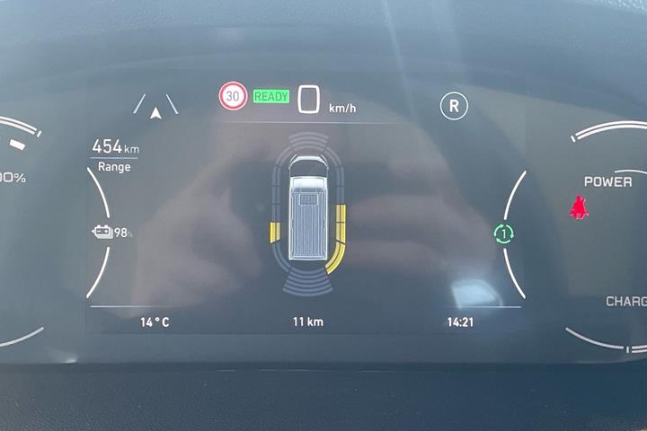Hvid Peugeot e-Boxer fra 2024