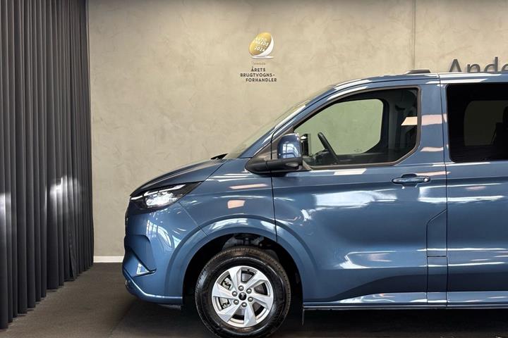 Blå Ford E-Transit Custom fra 2024