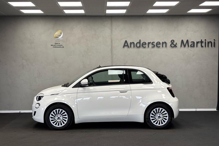 Grå Fiat 500e fra 2023