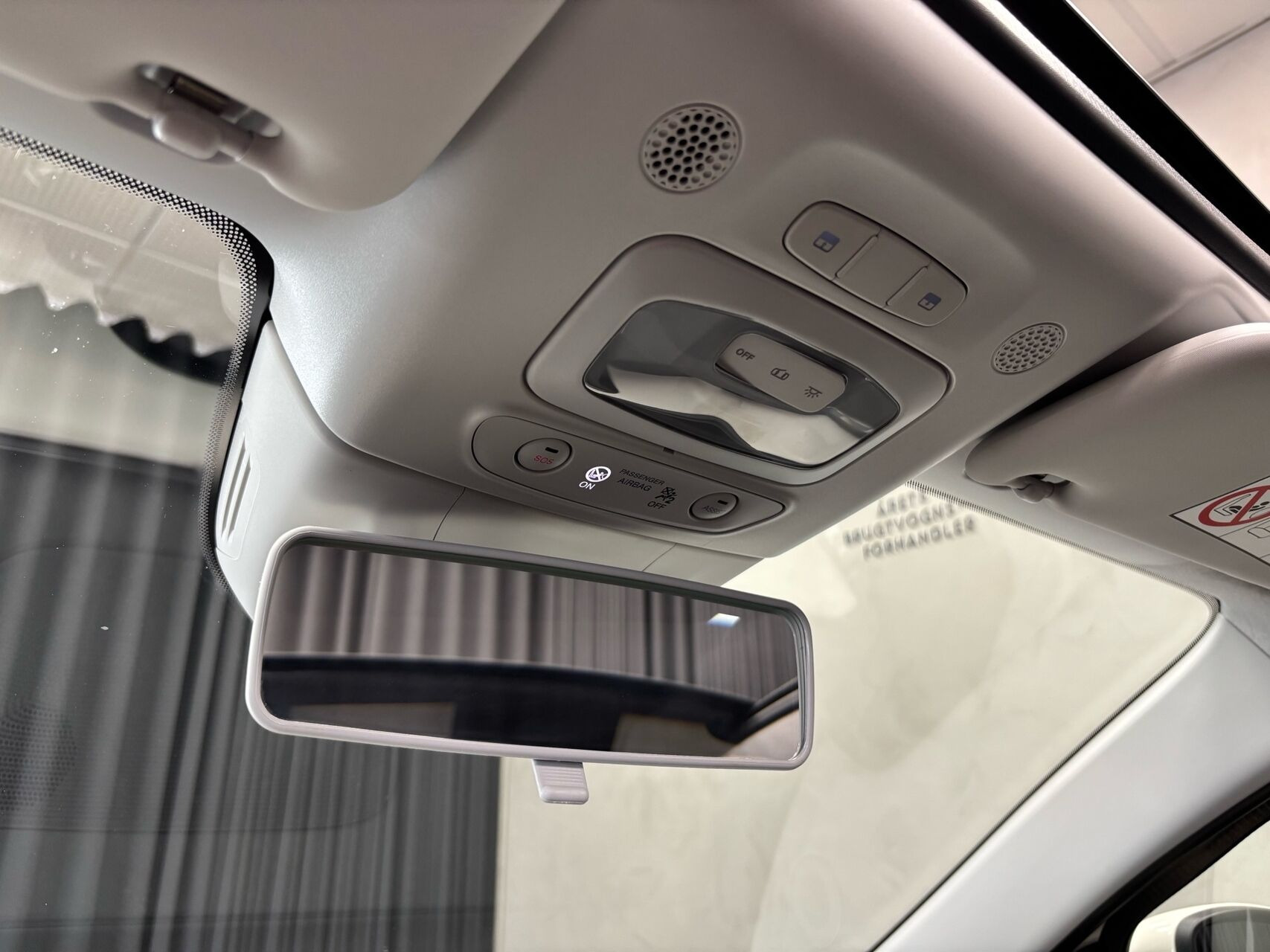 Grå Fiat 500e fra 2023
