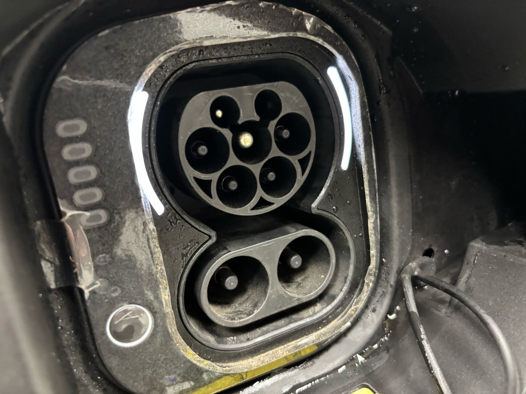 Grå Fiat 500e fra 2023