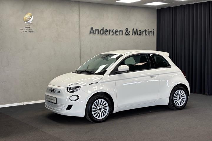 Hvid Fiat 500e fra 2023