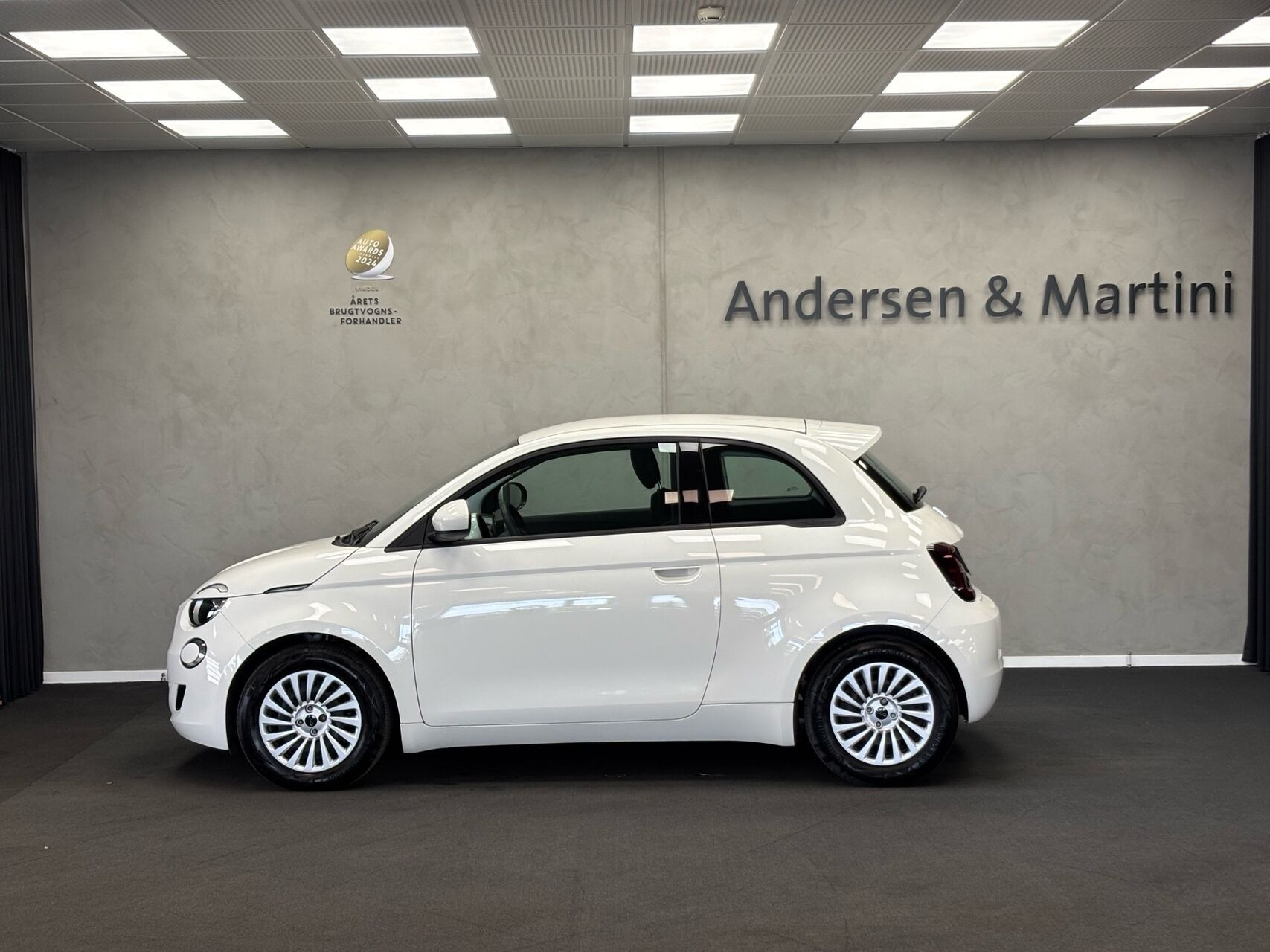 Hvid Fiat 500e fra 2023