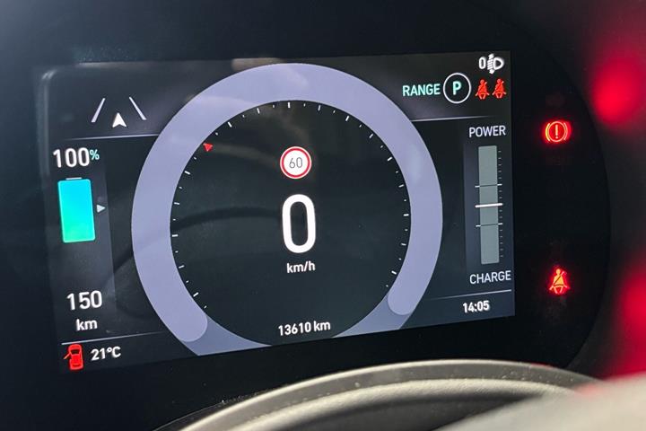 Hvid Fiat 500e fra 2023