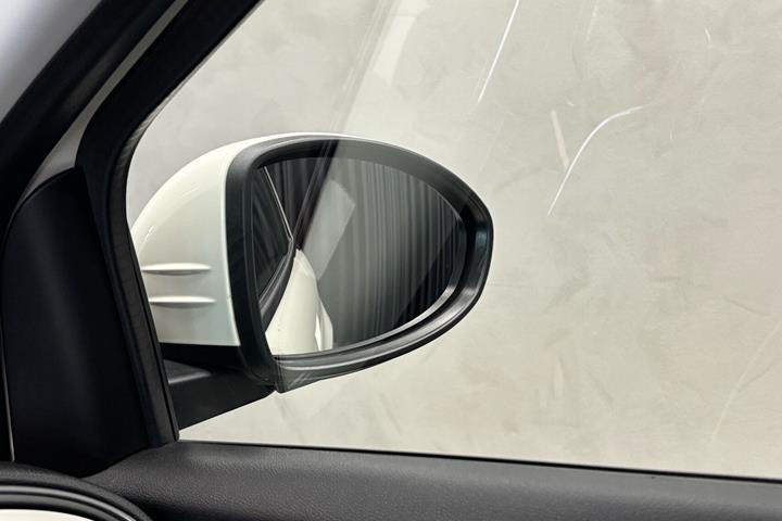 Hvid Fiat 500e fra 2023