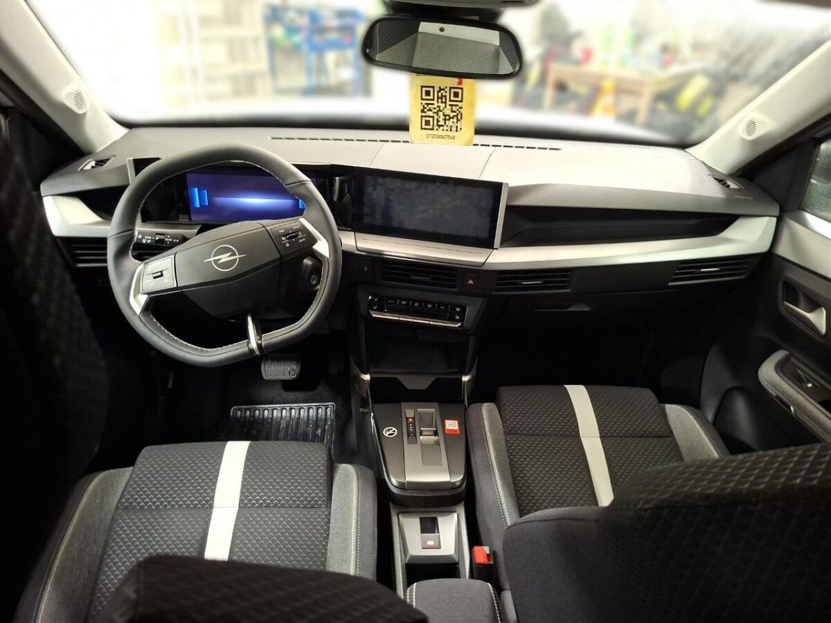 Sølv Opel Frontera fra 2025