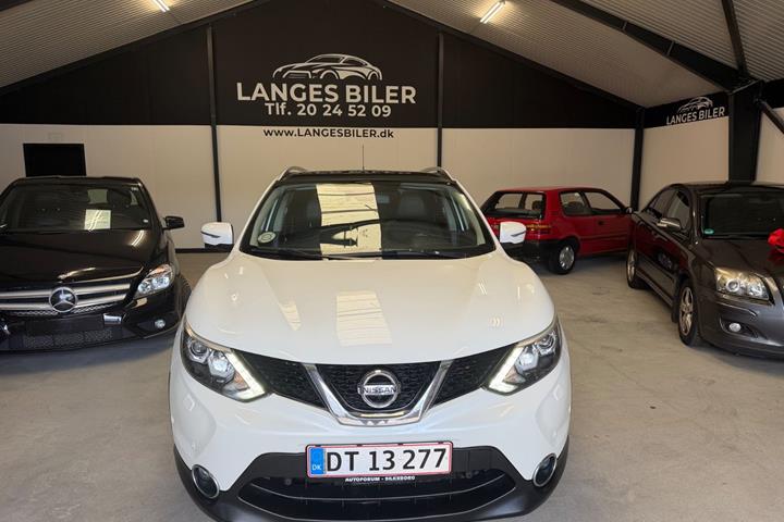 Hvid Nissan Qashqai fra 2016
