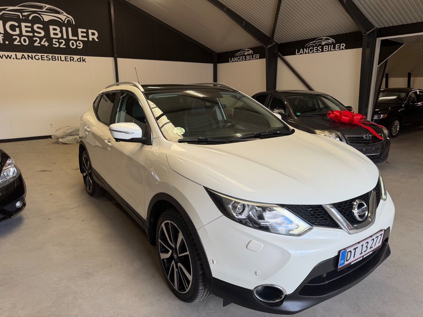 Hvid Nissan Qashqai fra 2016