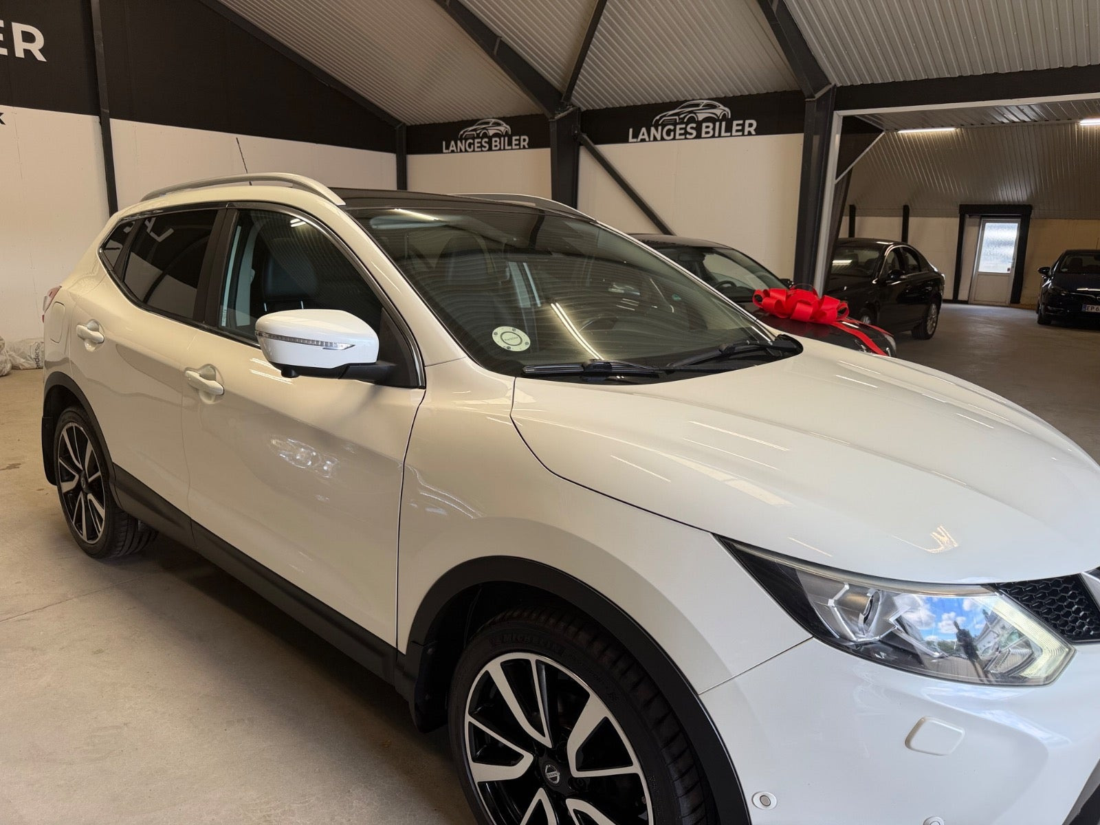 Hvid Nissan Qashqai fra 2016