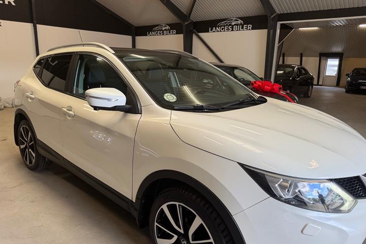 Hvid Nissan Qashqai fra 2016