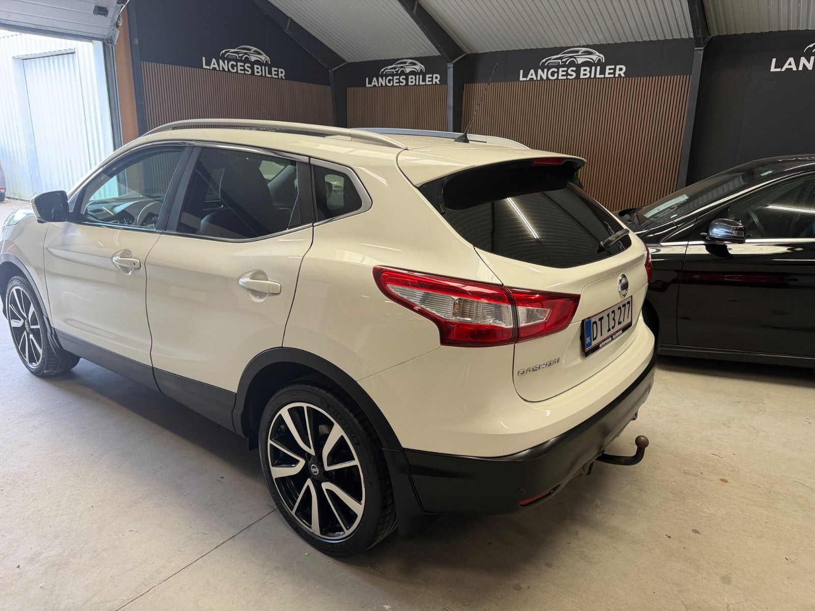 Hvid Nissan Qashqai fra 2016