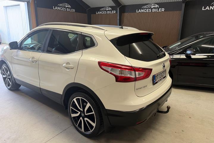 Hvid Nissan Qashqai fra 2016