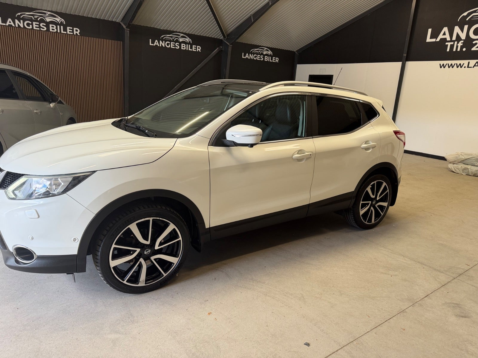 Hvid Nissan Qashqai fra 2016