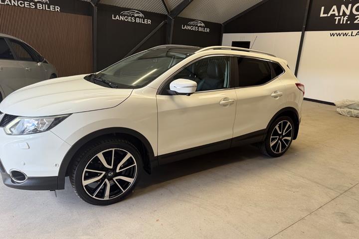 Hvid Nissan Qashqai fra 2016