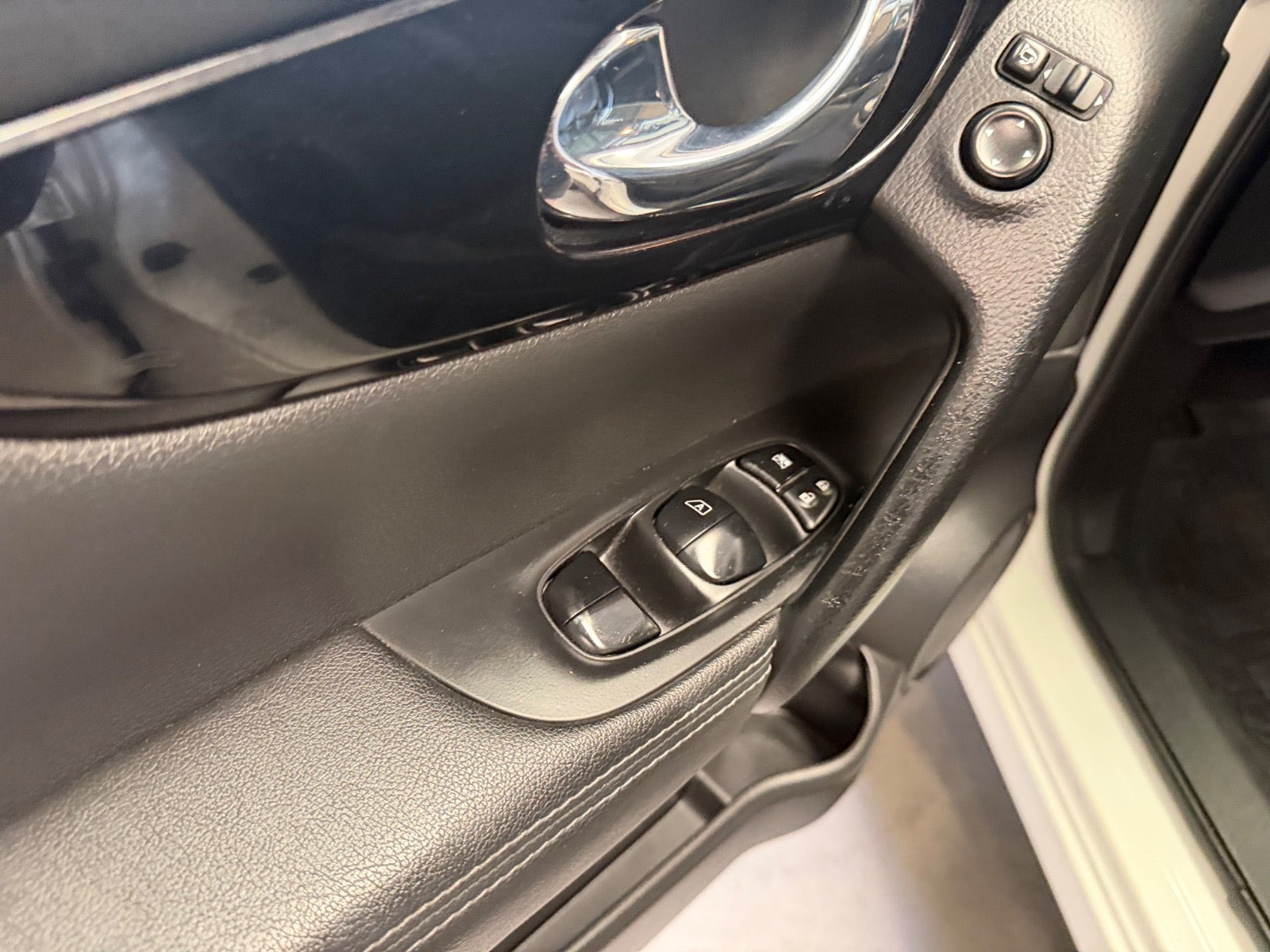 Hvid Nissan Qashqai fra 2016