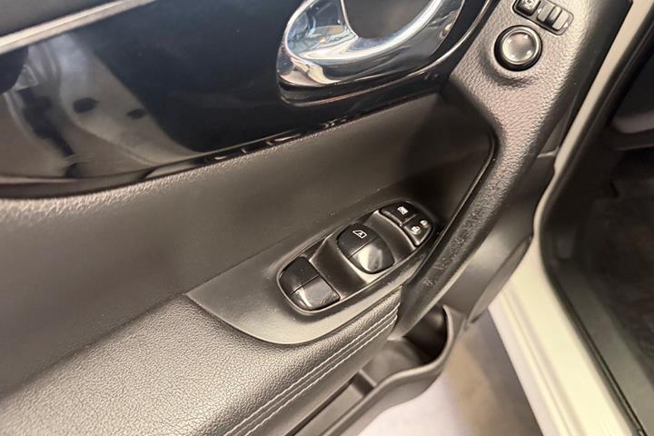 Hvid Nissan Qashqai fra 2016