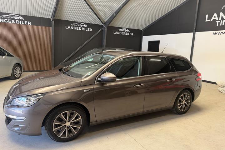 Grå Peugeot 308 fra 2015