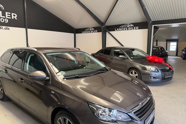 Grå Peugeot 308 fra 2015