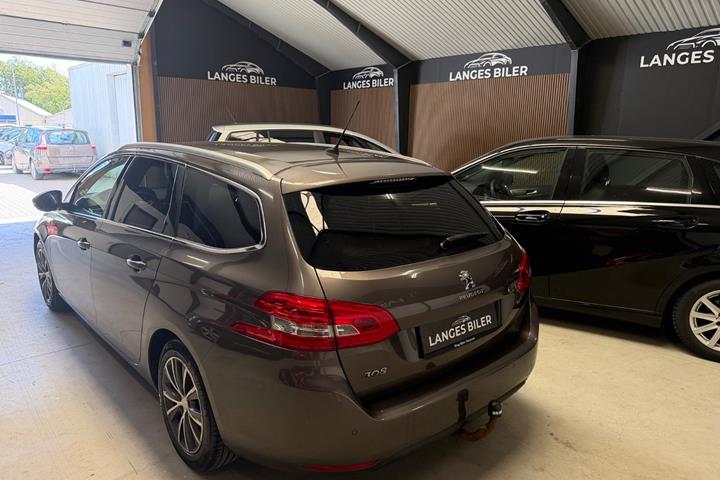 Grå Peugeot 308 fra 2015