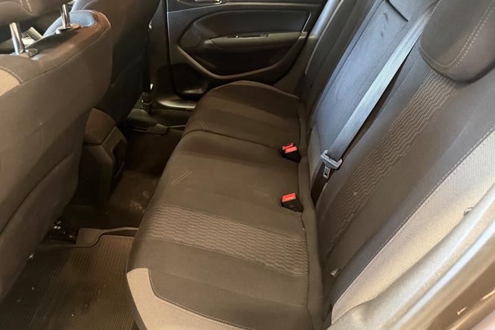 Grå Peugeot 308 fra 2015