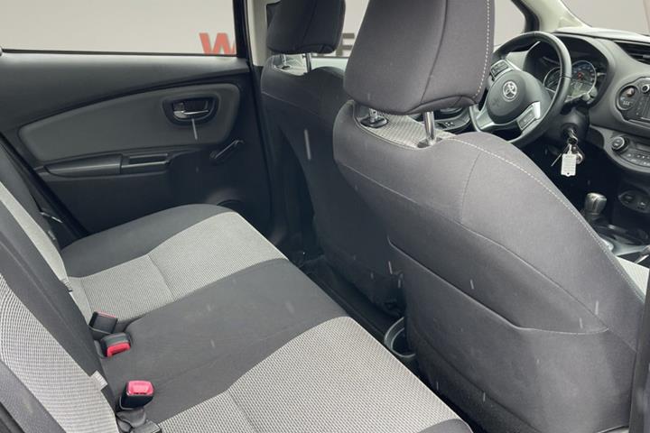 Sort Toyota Yaris fra 2016