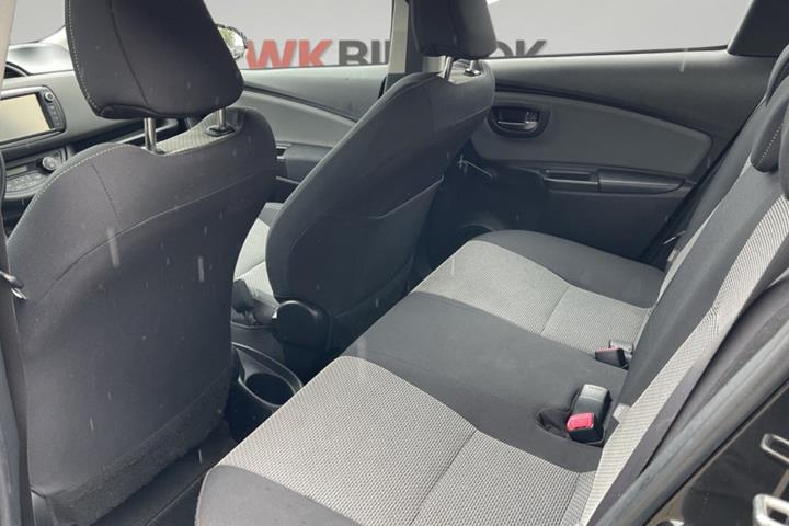Sort Toyota Yaris fra 2015