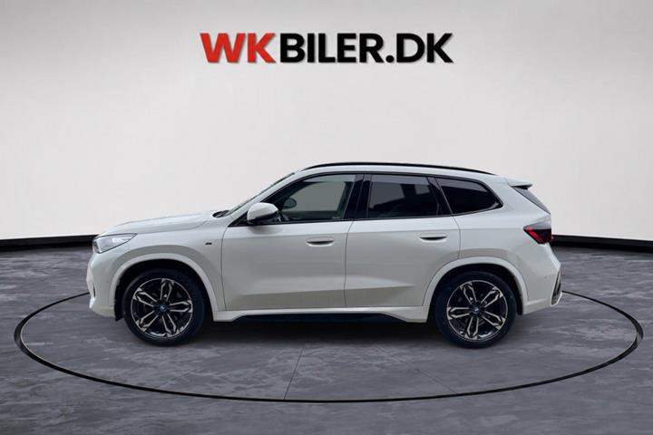 Hvid BMW iX1 fra 2023