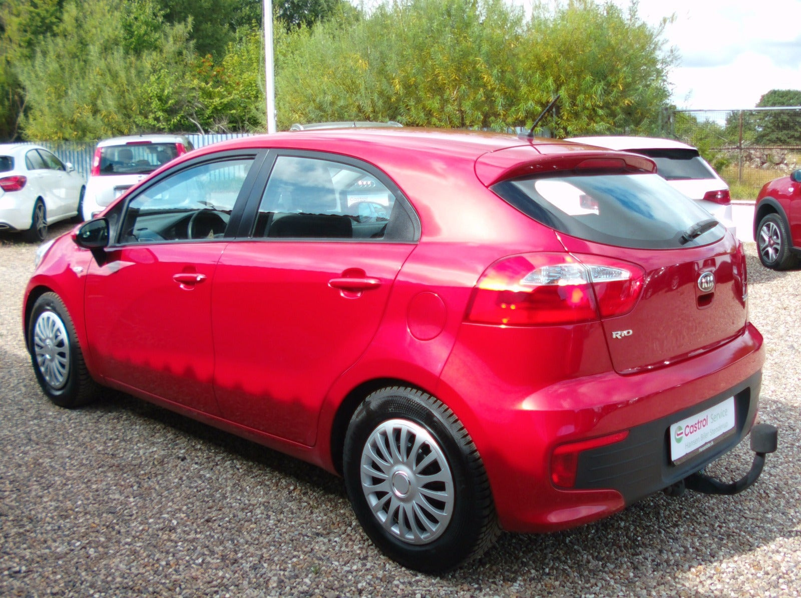 Rød Kia Rio fra 2015