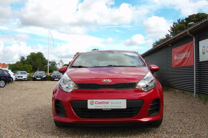 Rød Kia Rio fra 2015