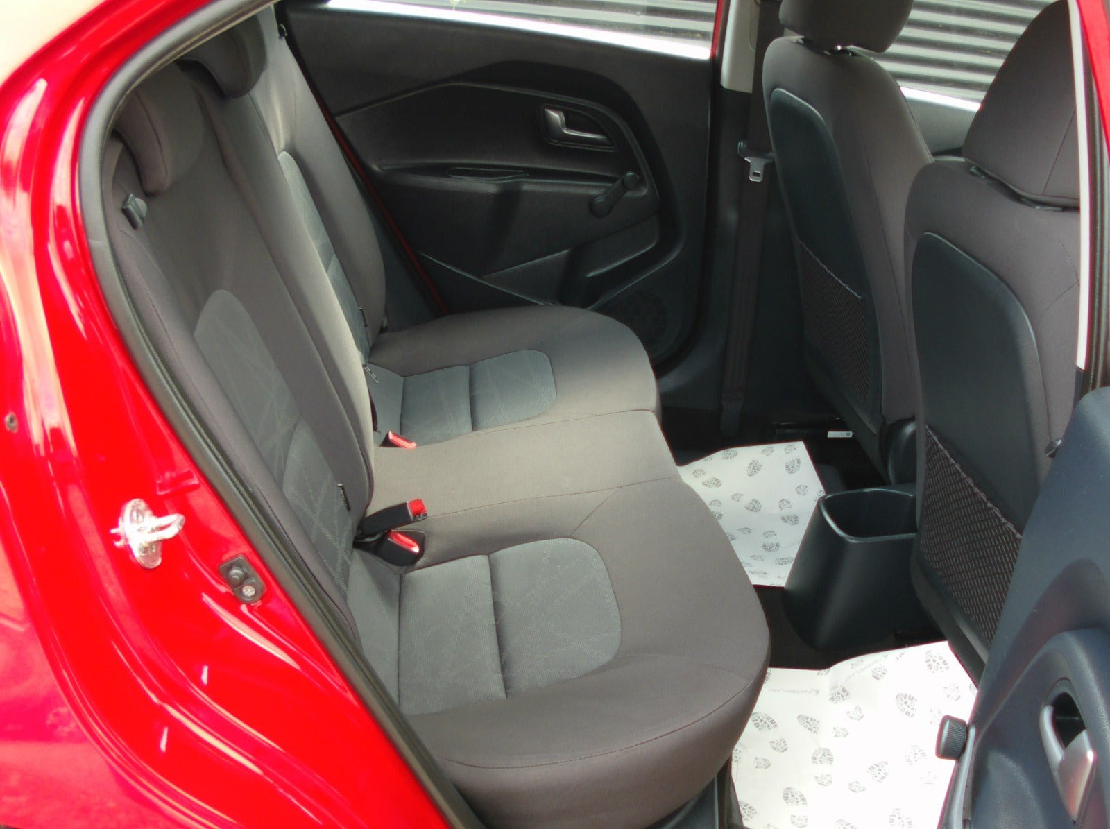 Rød Kia Rio fra 2015