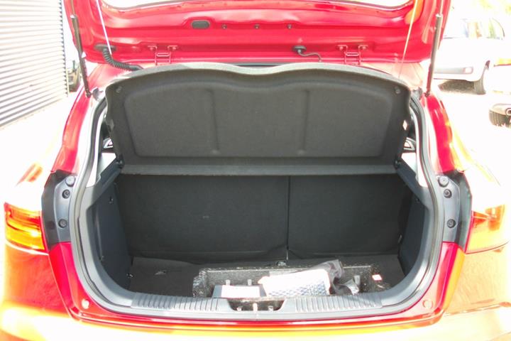 Rød Kia Rio fra 2015