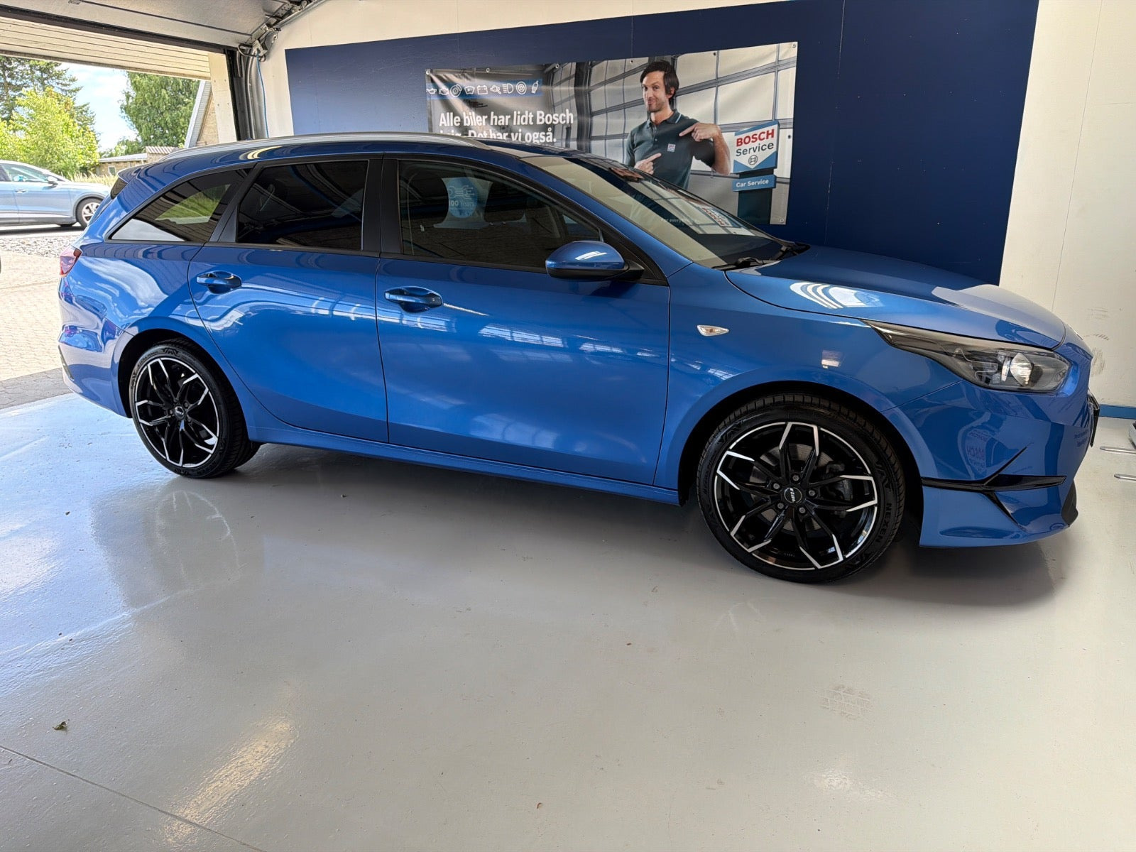 Blå Kia Ceed fra 2024