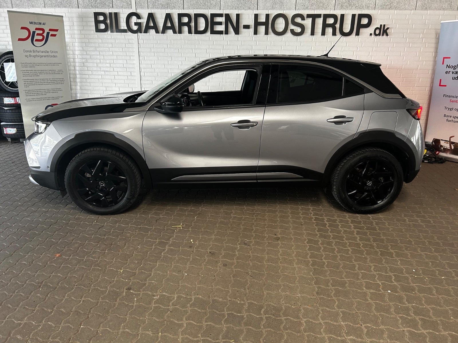 Grå Opel Mokka-e fra 2022