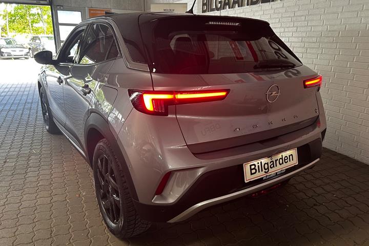 Grå Opel Mokka-e fra 2022