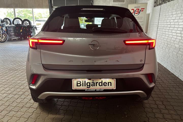 Grå Opel Mokka-e fra 2022