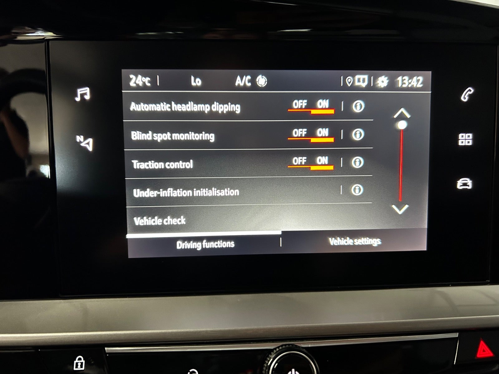 Grå Opel Mokka-e fra 2022