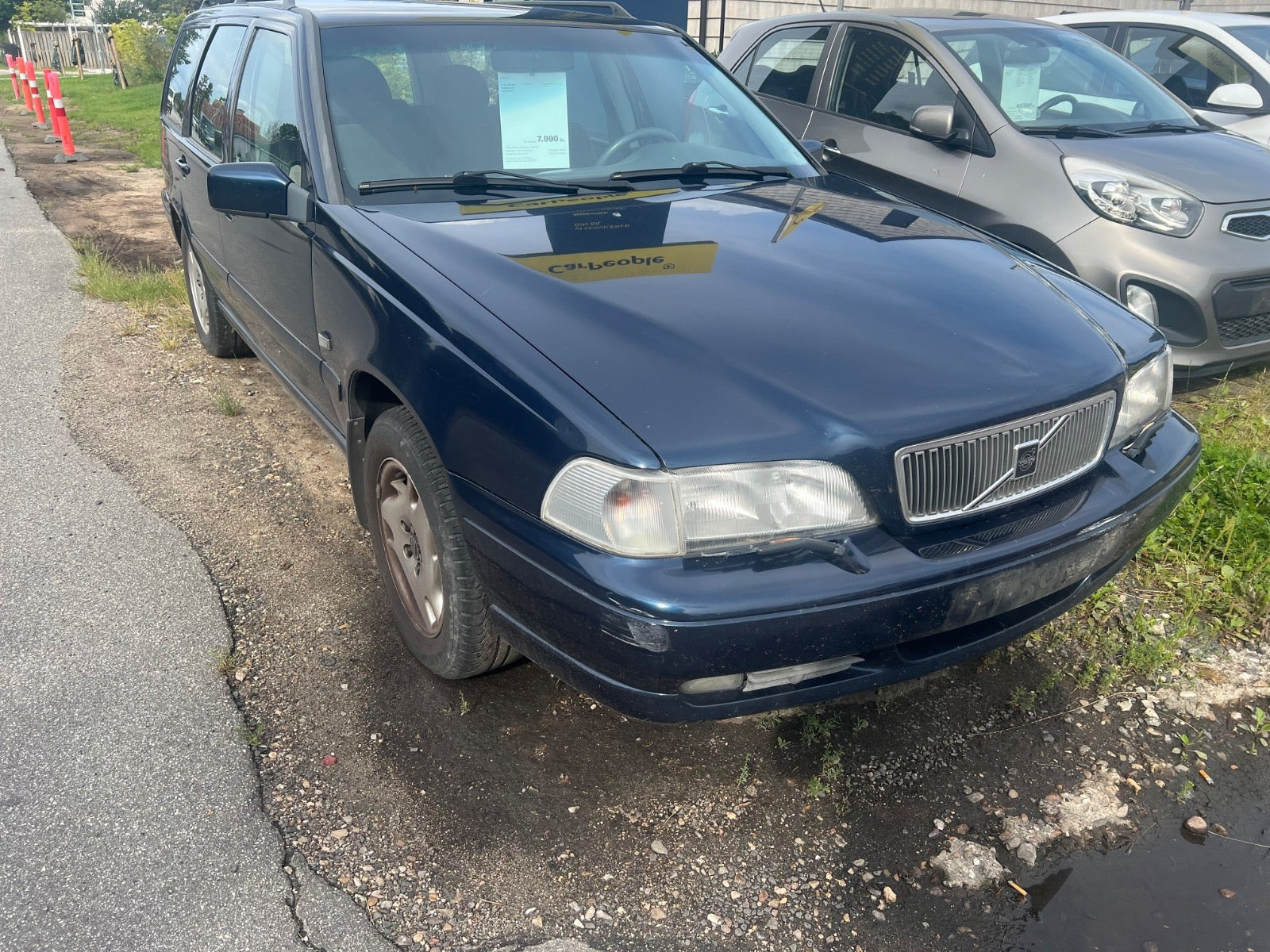 Blå Volvo V70 fra 1997