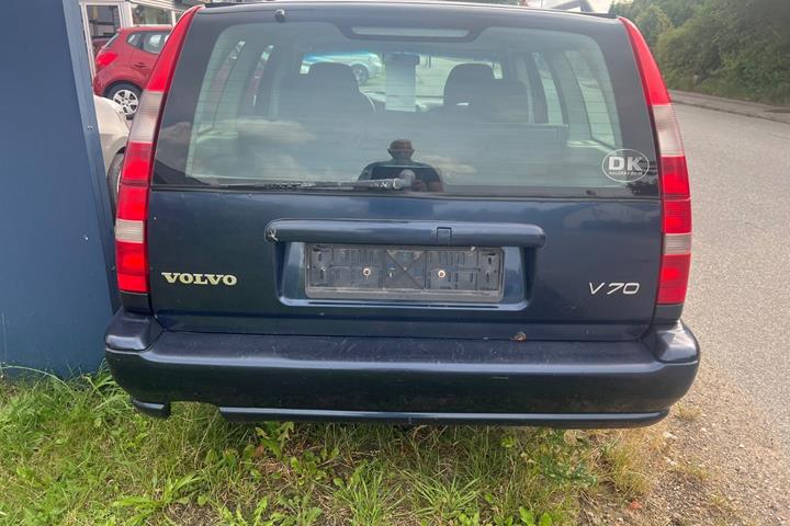 Blå Volvo V70 fra 1997