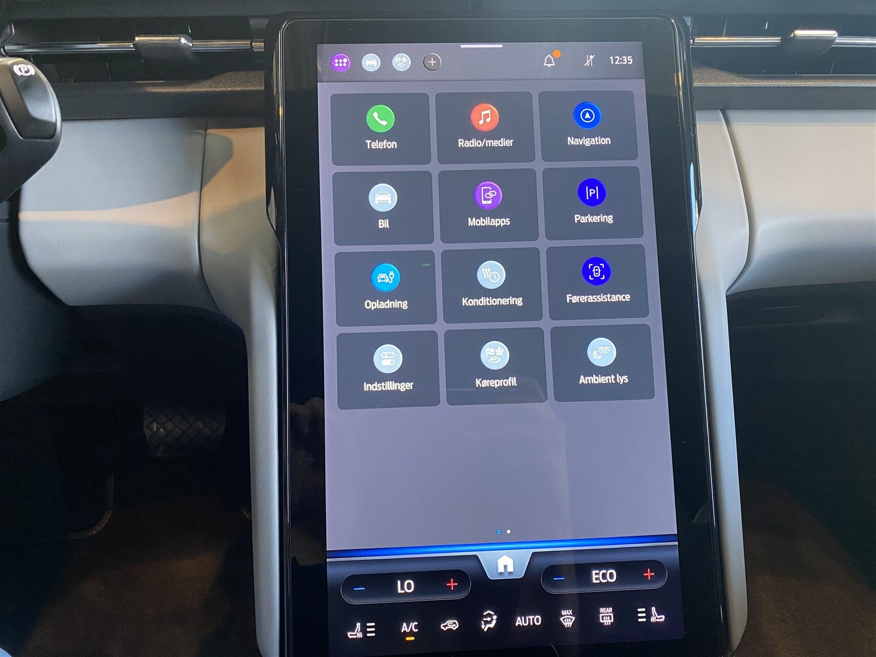 Blå Ford Explorer fra 2025
