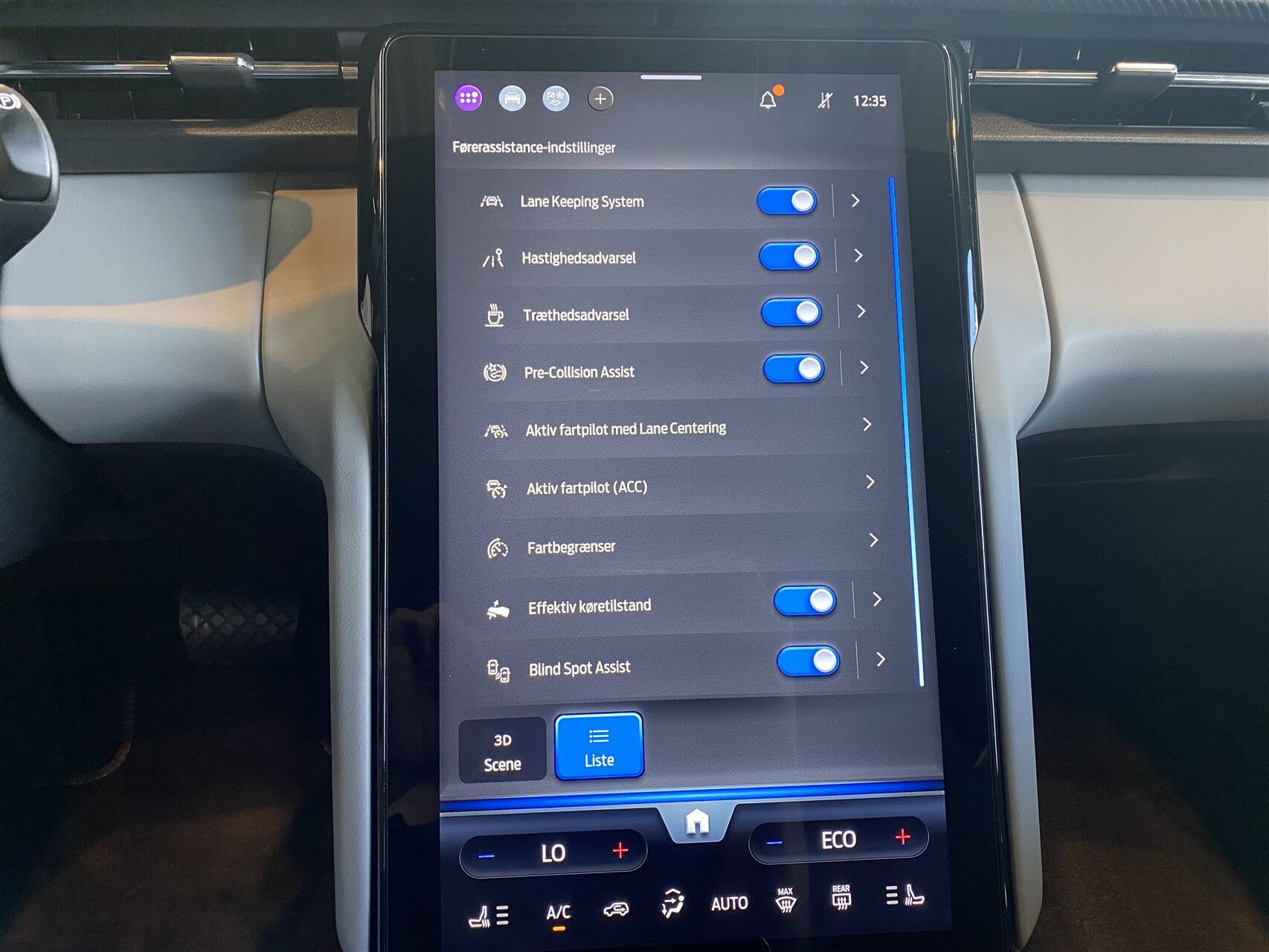 Blå Ford Explorer fra 2025