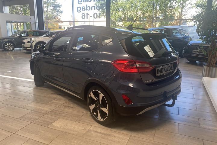 Blå Ford Fiesta fra 2020