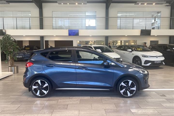 Blå Ford Fiesta fra 2020