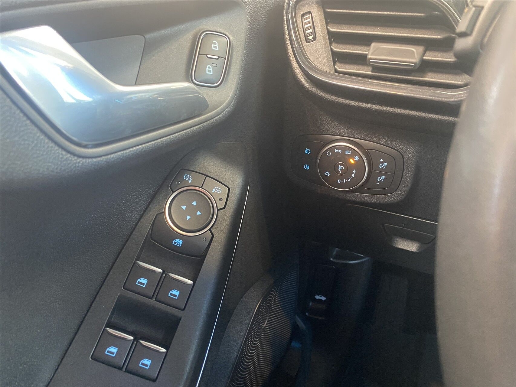 Blå Ford Fiesta fra 2020