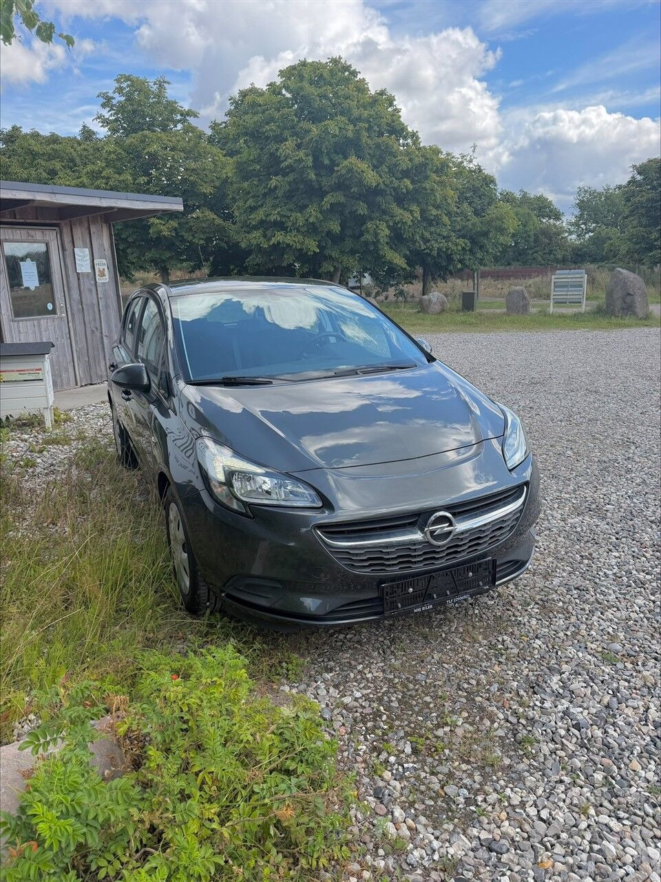 Grå Opel Corsa fra 2017