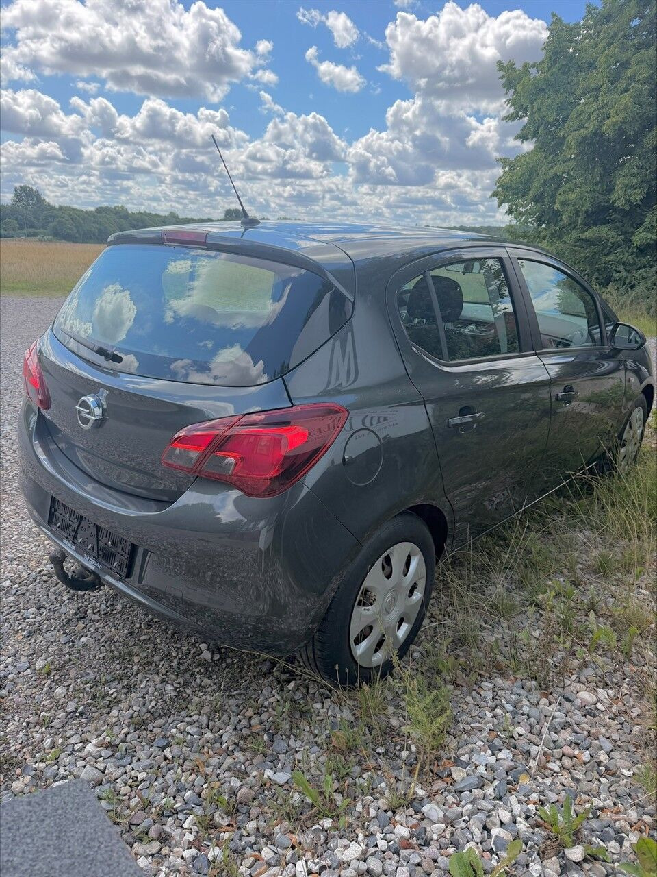 Grå Opel Corsa fra 2017