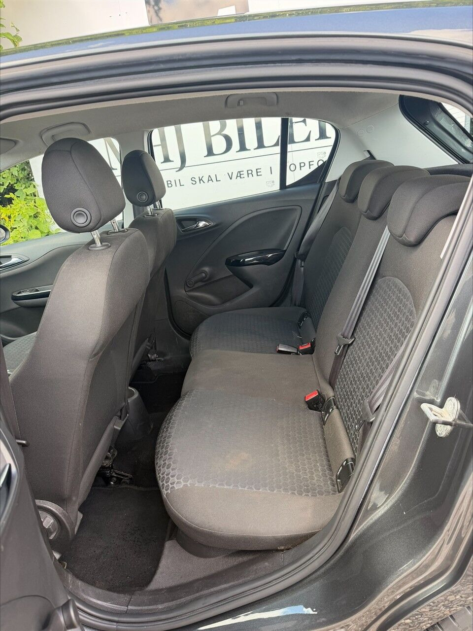 Grå Opel Corsa fra 2017