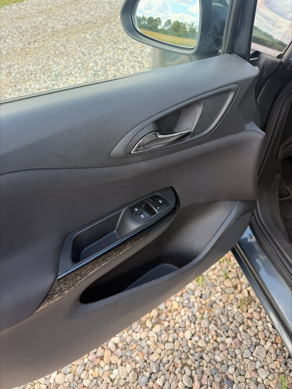 Grå Opel Corsa fra 2017