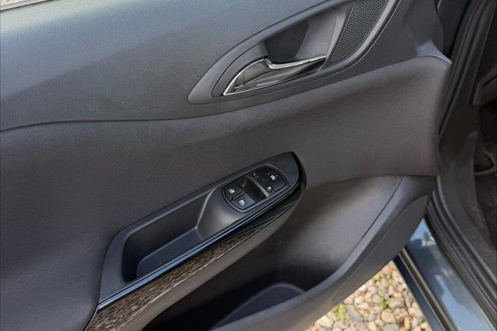 Grå Opel Corsa fra 2017